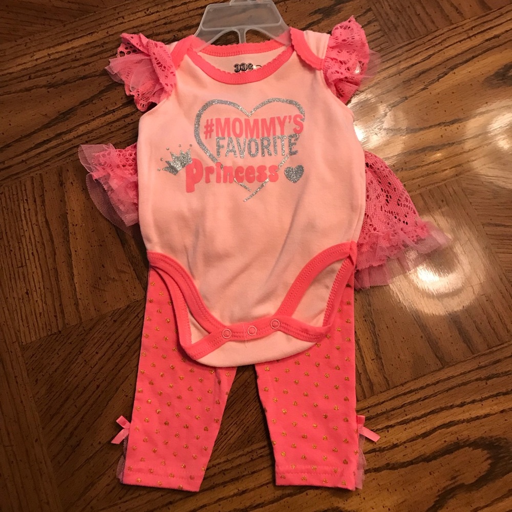 NWOT DDG Darling Baby Girls Outfit